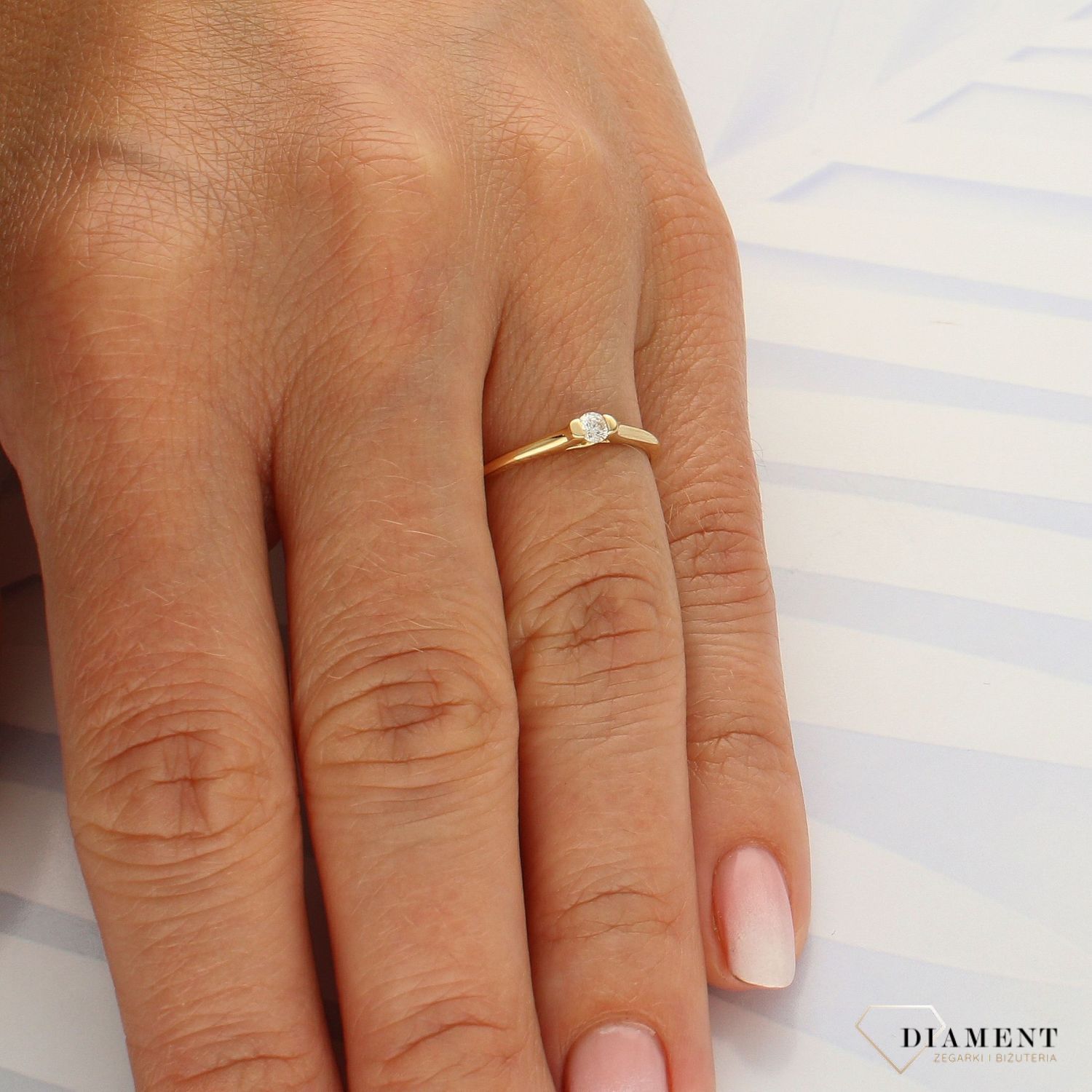 Pierścionek złoty DIAMENT żółte złoto, jeden diament, zaręczynowy 0660027099 HSI.jpg